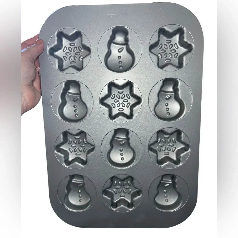The Pampered Chef Christmas baking‎ pan with twelve molds and 2 shapes